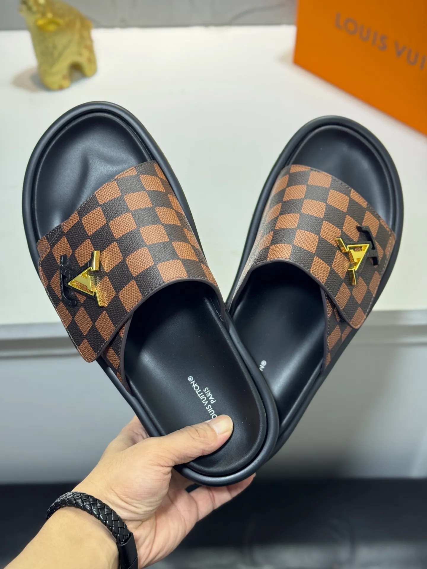 Men's Men's Shoes💰360 [New Style]🦇🦇Top Original [Louis Vuitton] Slippers for Couples👫Spring and Summer Style🎯🎯As an active family in the fashion industry ⭐ Lv takes bold innovation as its true nature ⚡Fabric and floral with hardware🔥Clean and neat ⚡Fashionable and elegant🌹Multiple colors available Size: 36-44 (45. Customized